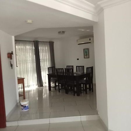 Апартаменты Tricia'S Place - One Family At A Time Аккра Экстерьер фото