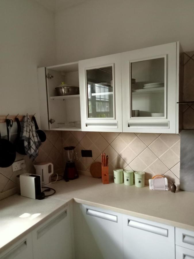 Апартаменты Tricia'S Place - One Family At A Time Аккра Экстерьер фото