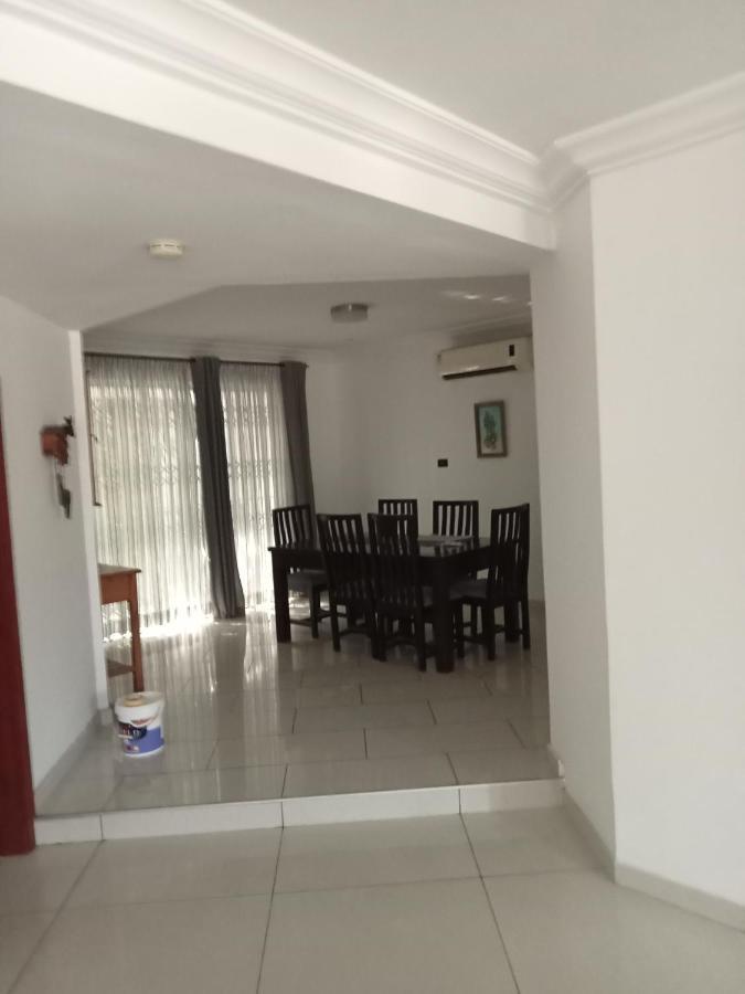 Апартаменты Tricia'S Place - One Family At A Time Аккра Экстерьер фото